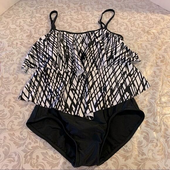 Maxine of Hollywood Swimsuit Black White Padded Adj Straps Layered Size 6 NWOT - Picture 1 of 6